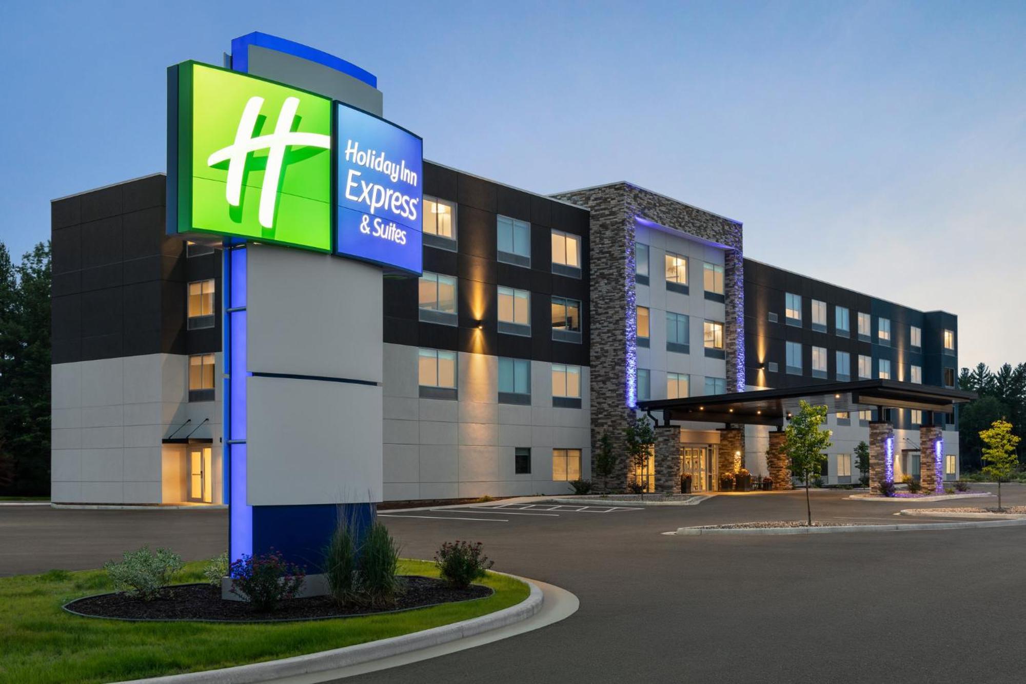 Holiday Inn Express & Suites Rhinelander By Ihg Esterno foto