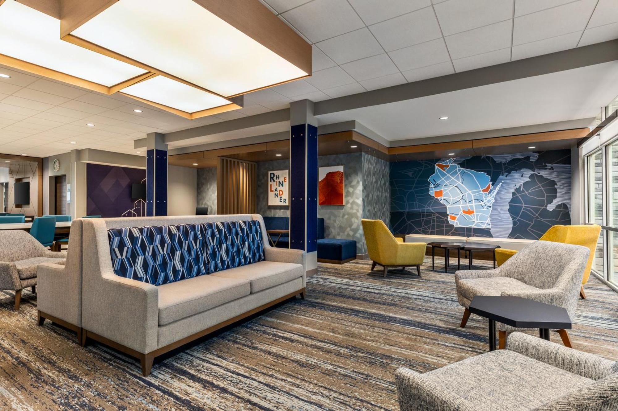 Holiday Inn Express & Suites Rhinelander By Ihg Esterno foto